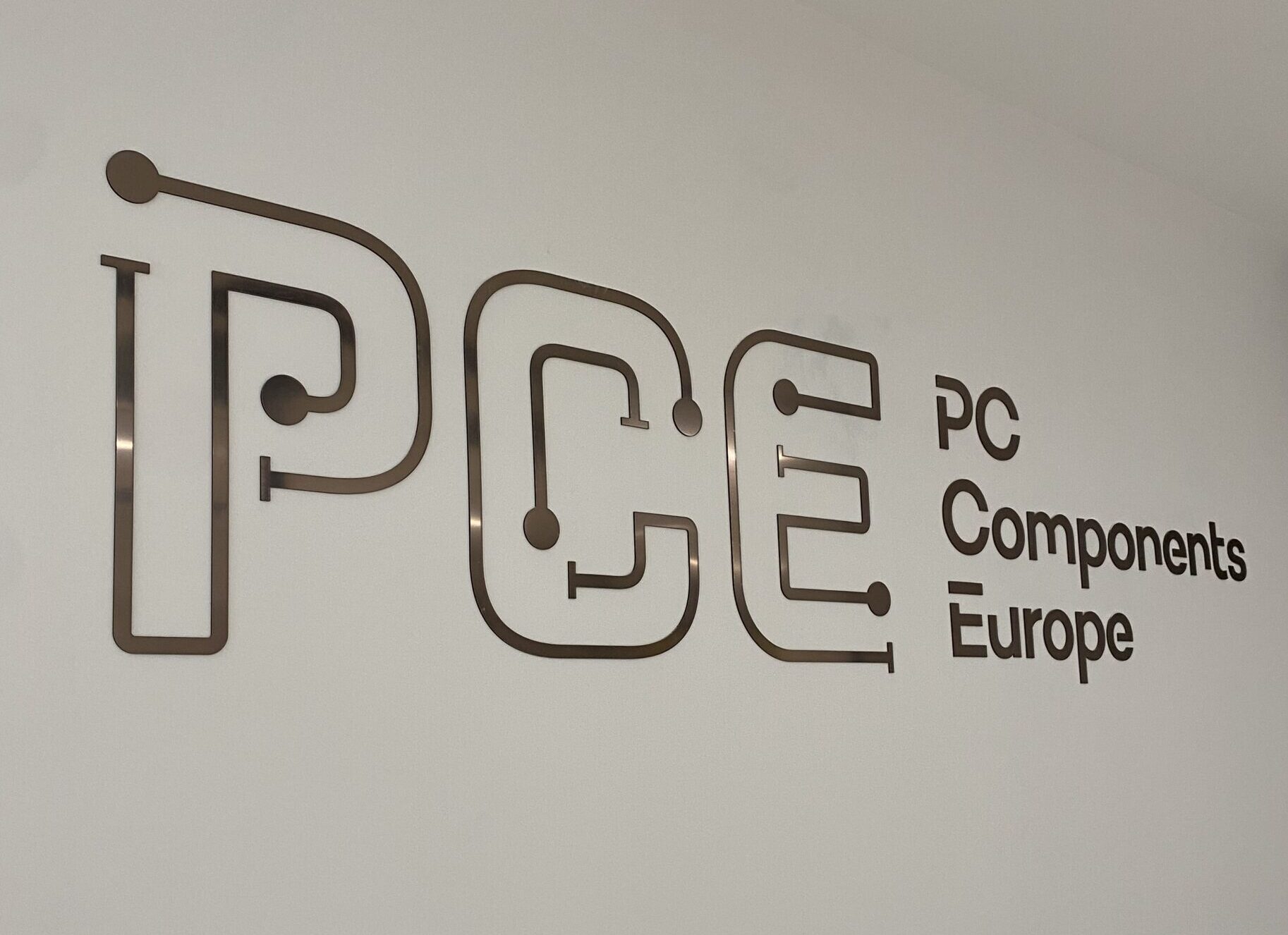 PC Components Europe Il tuo distributore di componenti elettromeccanici ed elettronici per qualità e convenienzaLa nostra esperienza dal 2001